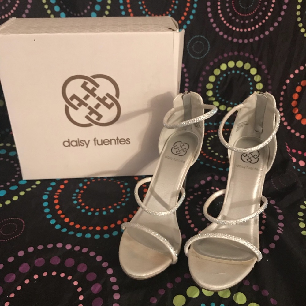 Daisy Fuentes Silver Strappy Heels